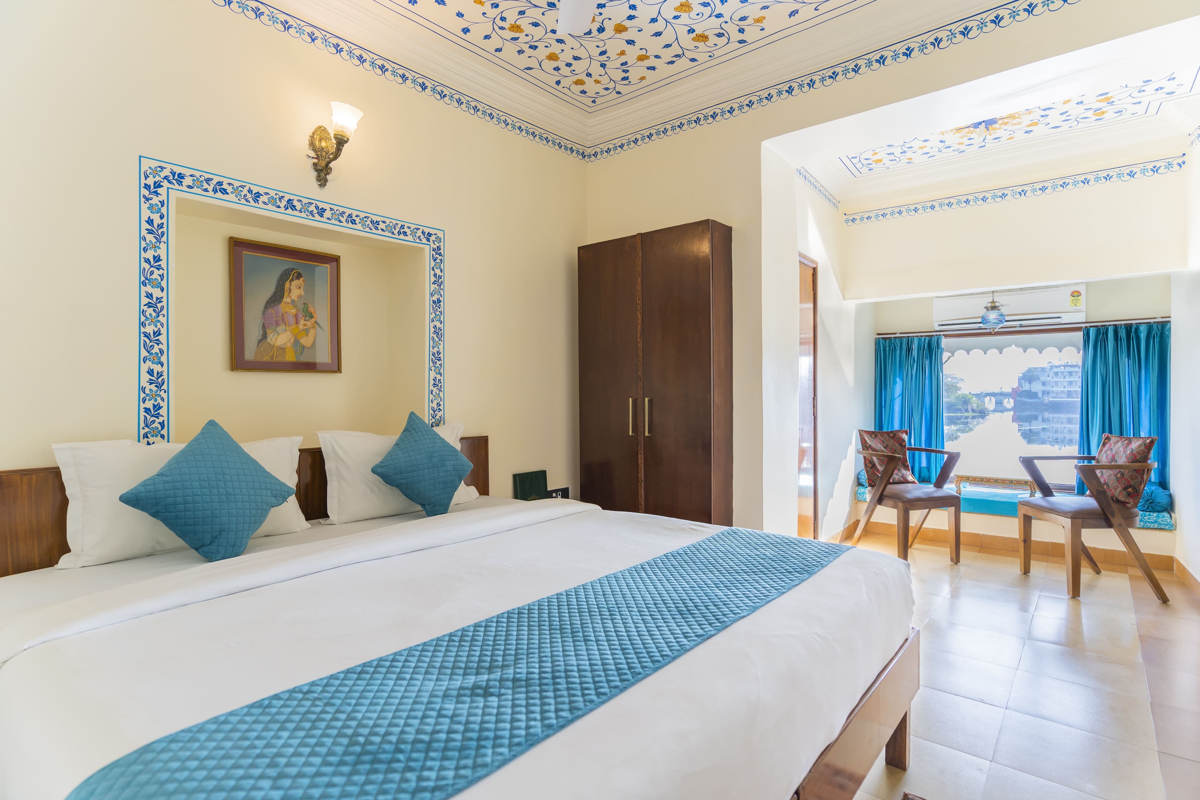 Deluxe Lake View Room